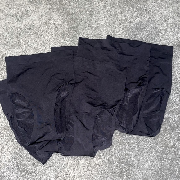 SKIMS Barely There Shape-wear - Picture 2 of 4